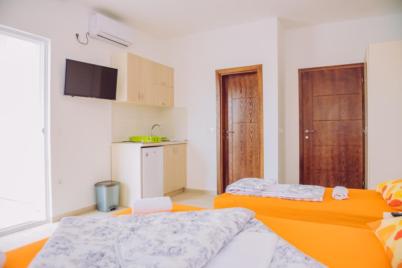 Apartments Krstovic ซูโตมอเร ภายนอก รูปภาพ